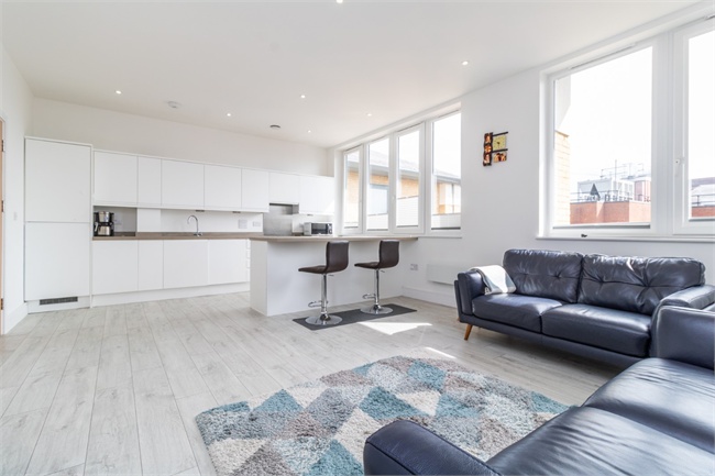 Flat 23, Venture House, STAINES-UPON-THAMES photo 4