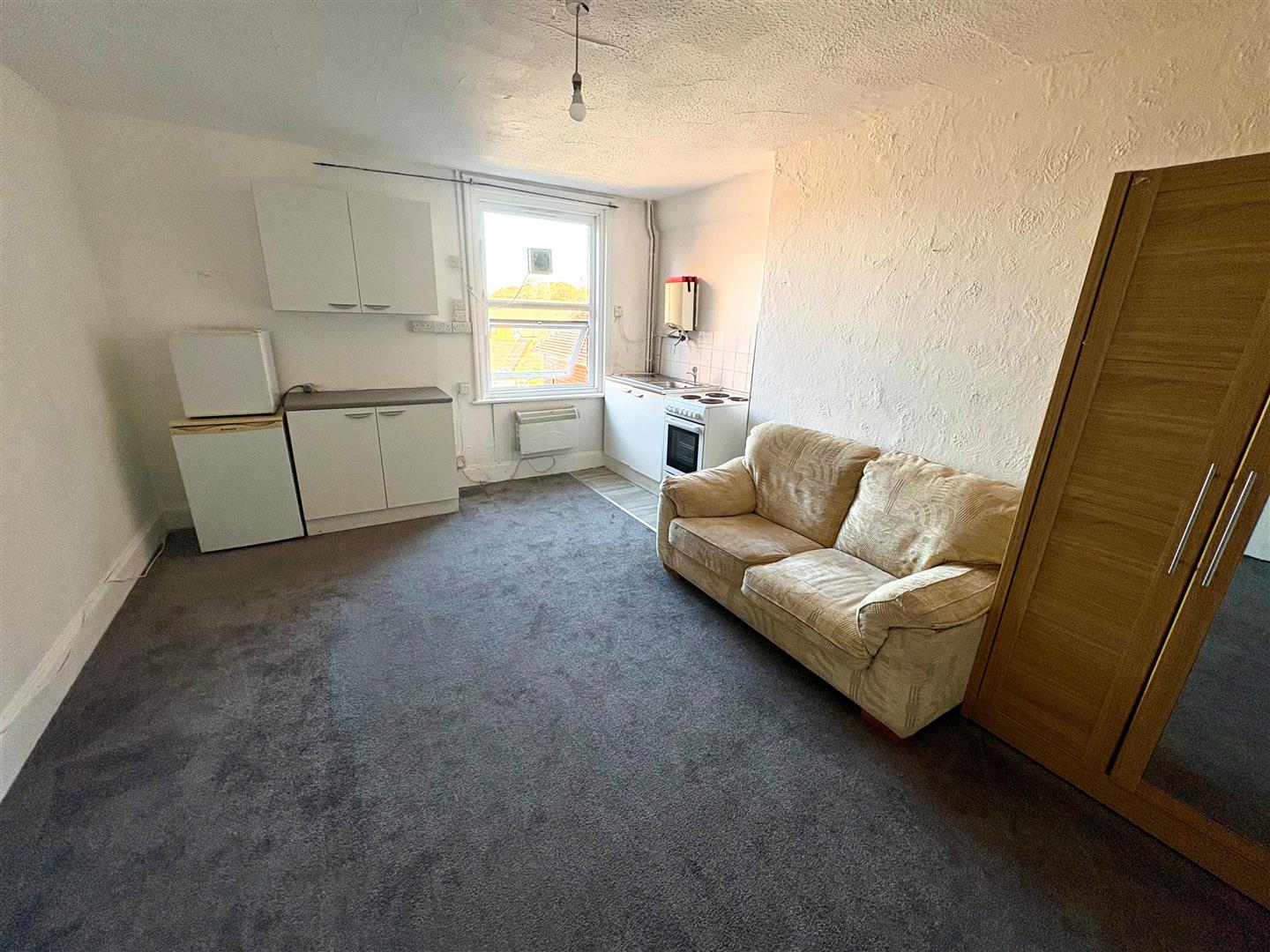 Room 8, 62, South Terrace, Littlehampton, photo 4