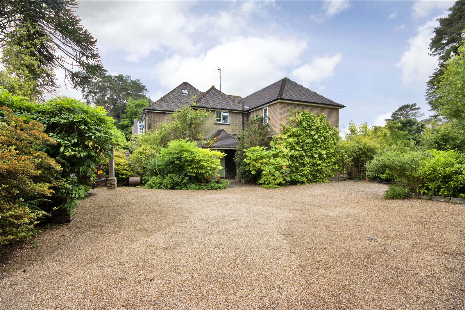 4 bedroom detached house for sale 0