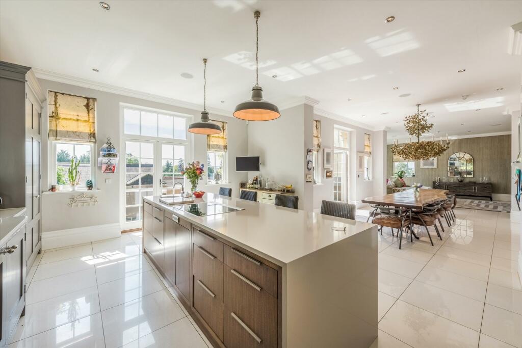 125 Grosvenor Drive, Loughton photo 4