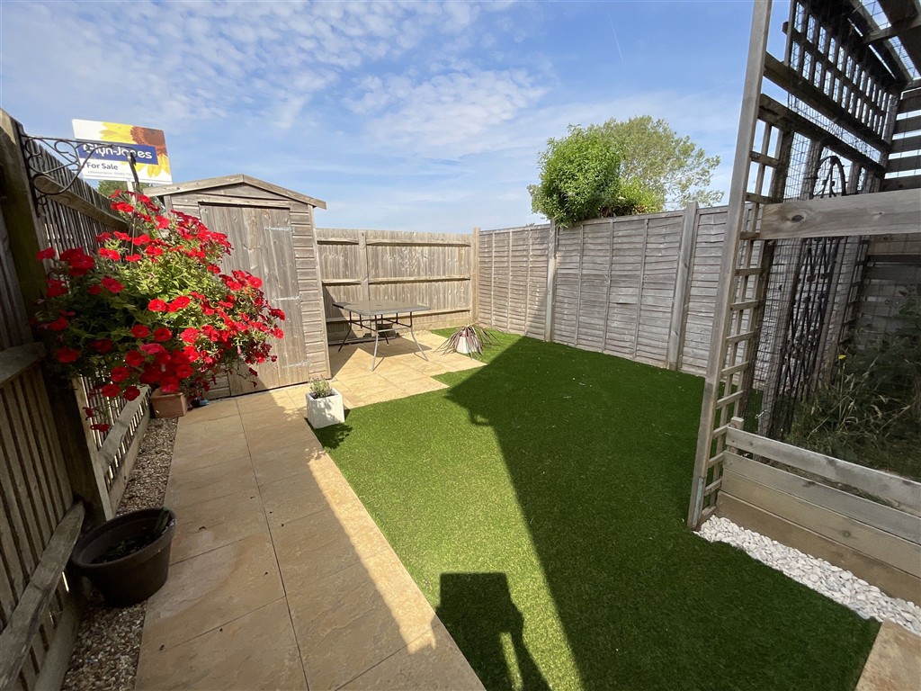 Neal Crescent, Littlehampton photo 2