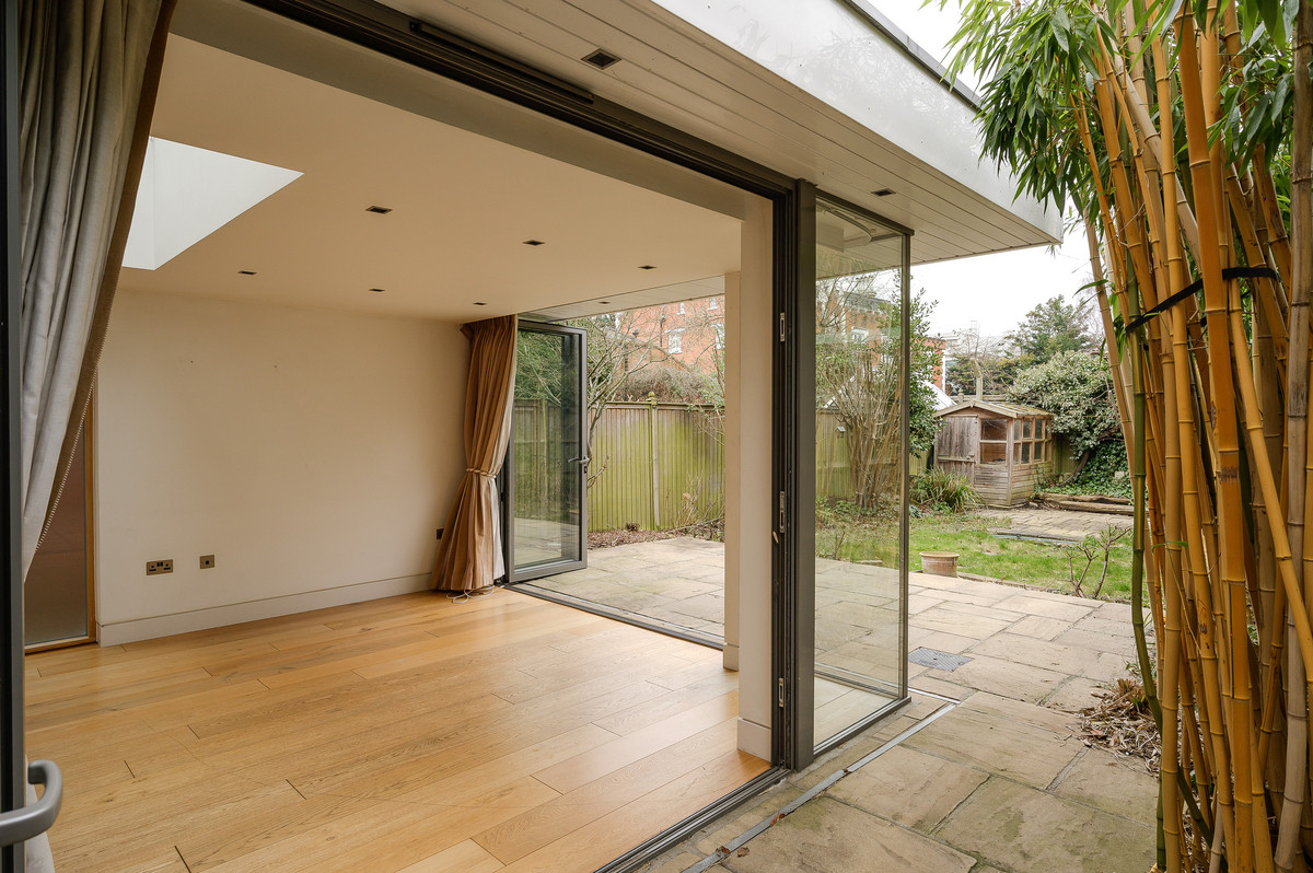 4 bedroom semi-detached house for sale 0