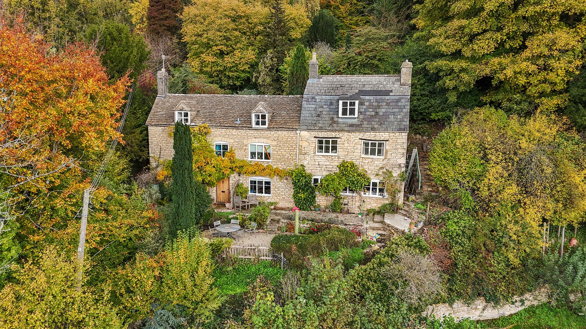 5 bedroom detached house for sale 0