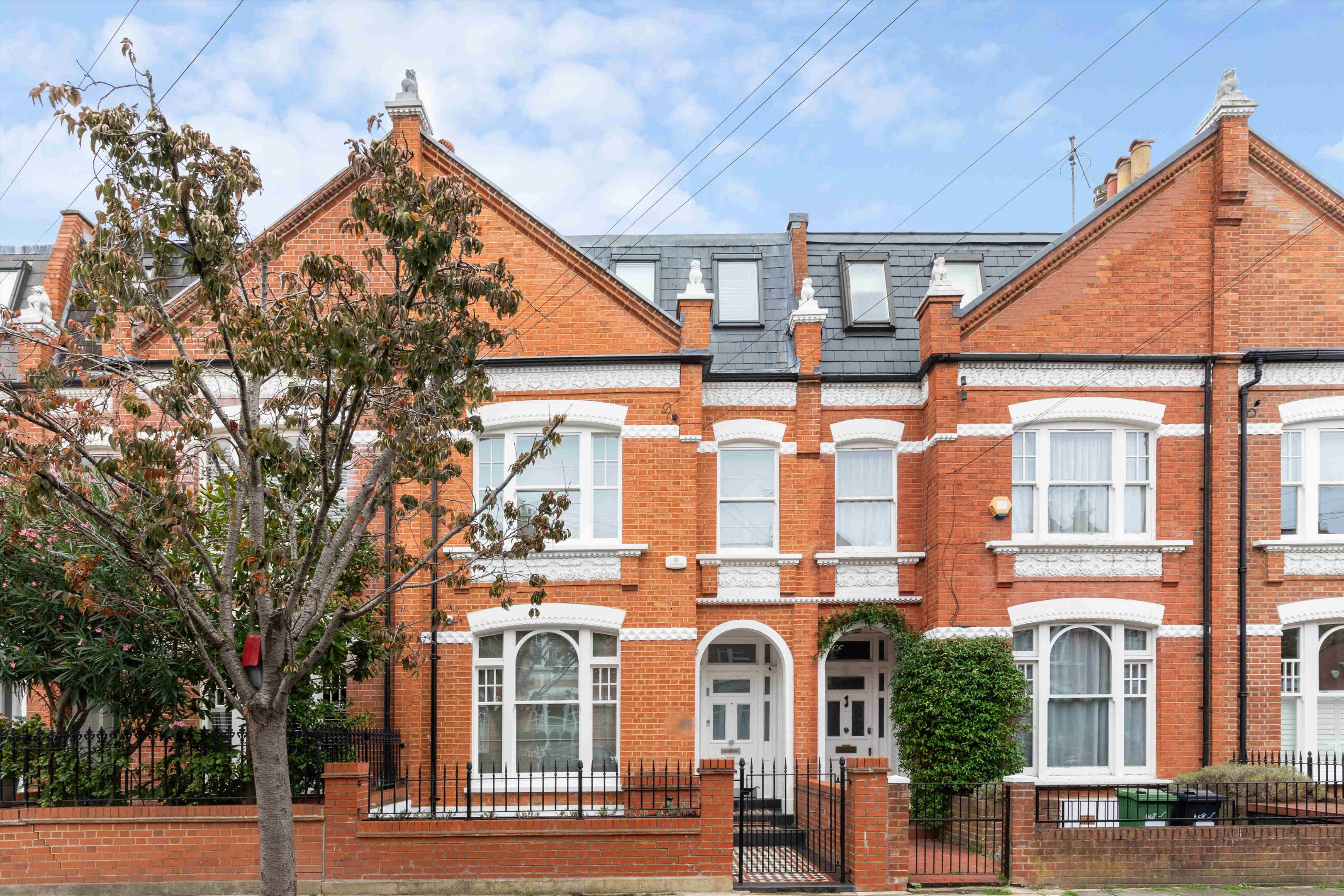 Best Coastal Towns to Buy Property in the UK