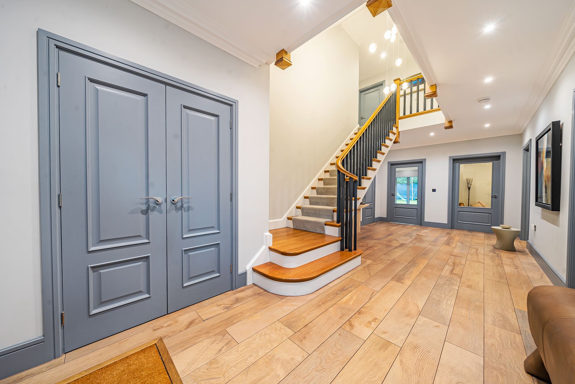 6 bedroom detached house for sale 0