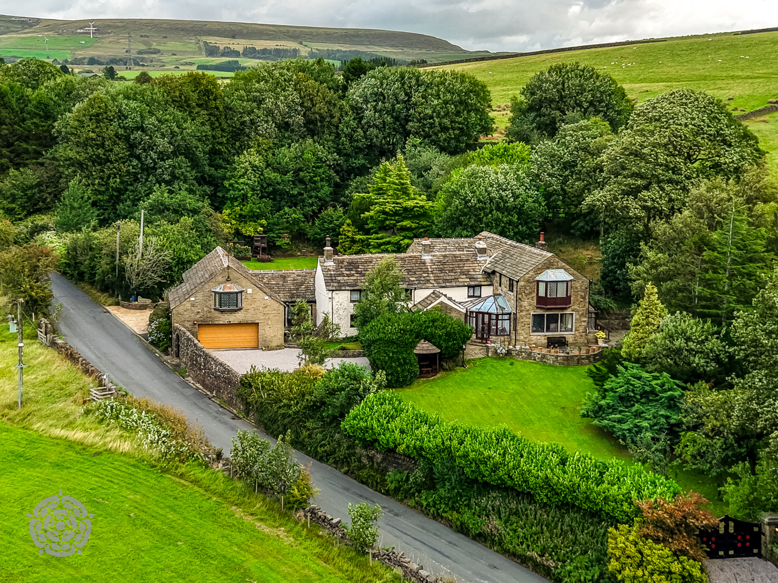 5 bedroom detached house for sale 0