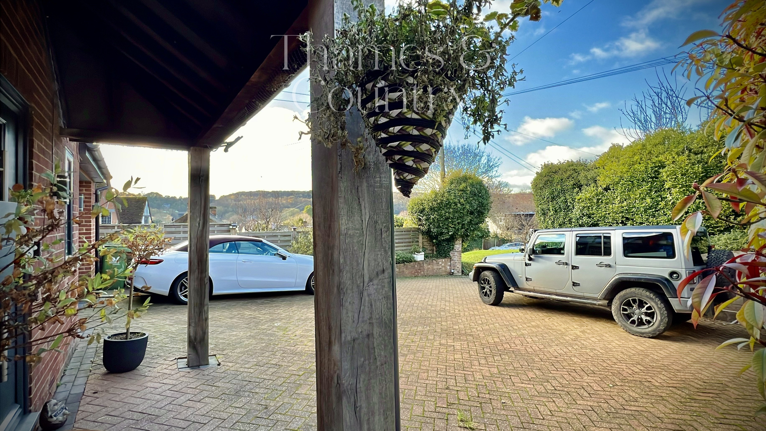 5 bedroom detached house for sale 0