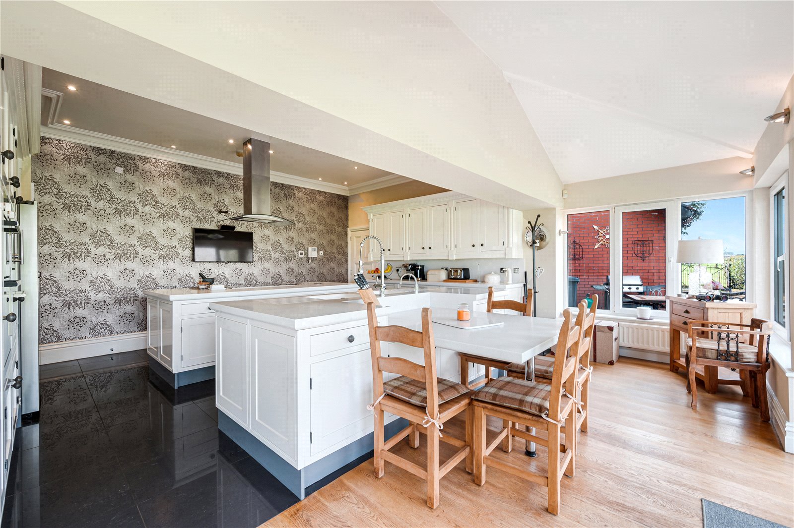 6 bedroom detached house for sale 0