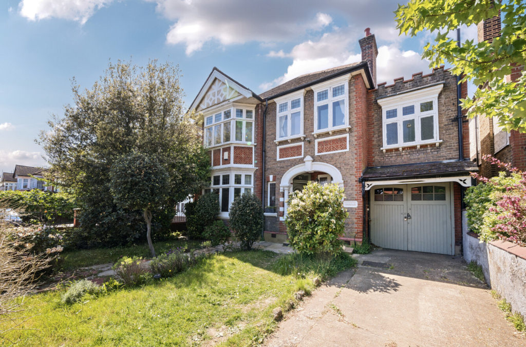 4 bedroom detached house for sale 0