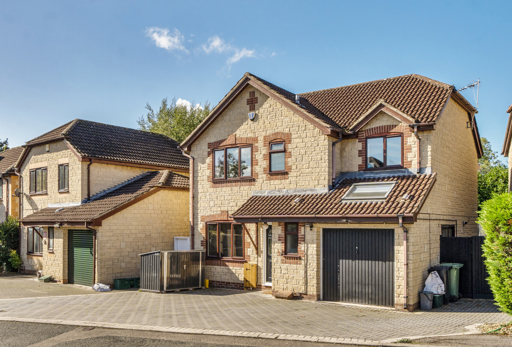 4 bed detached house for sale