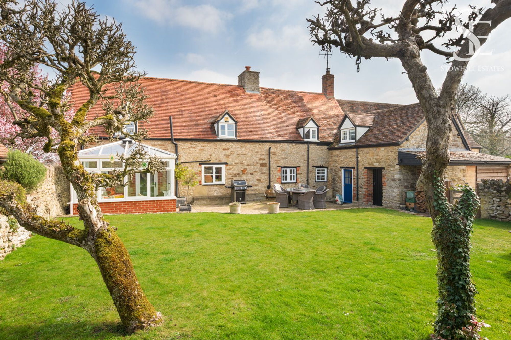 5 bedroom cottage for sale 0