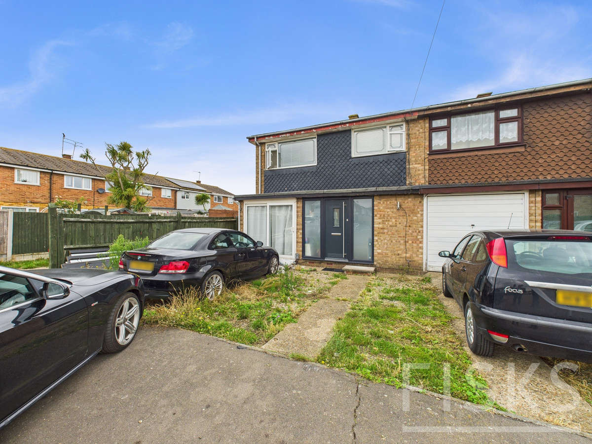 50, Southwalters, Canvey Island photo 3