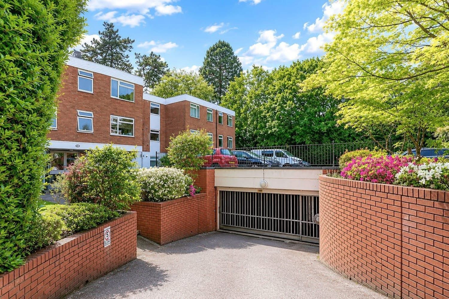 2-bed flat on Flat 10, Bournemouth, £1,250/mo