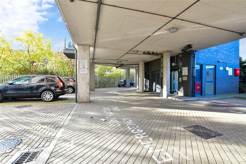 2-bed flat on Mill Road, Ilford, £90,000