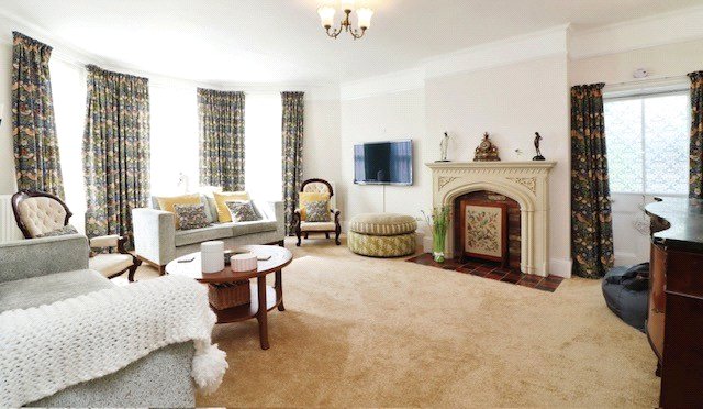 6 bedroom detached house for sale 0