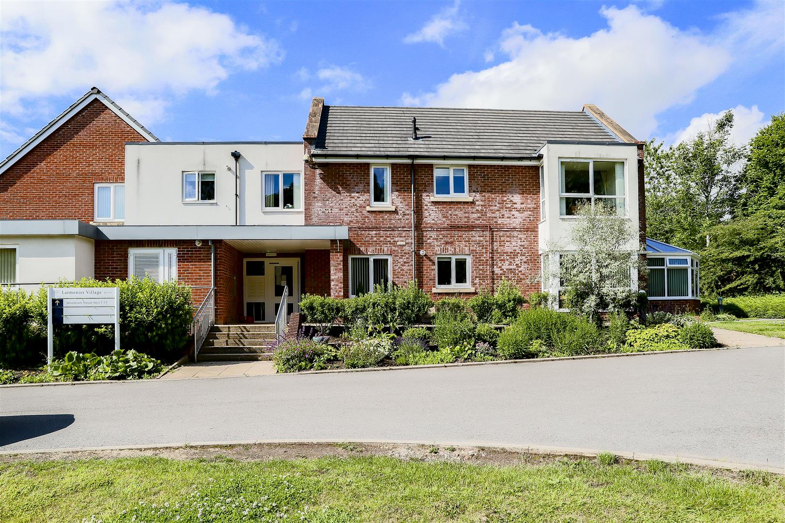 2 bed flat for sale