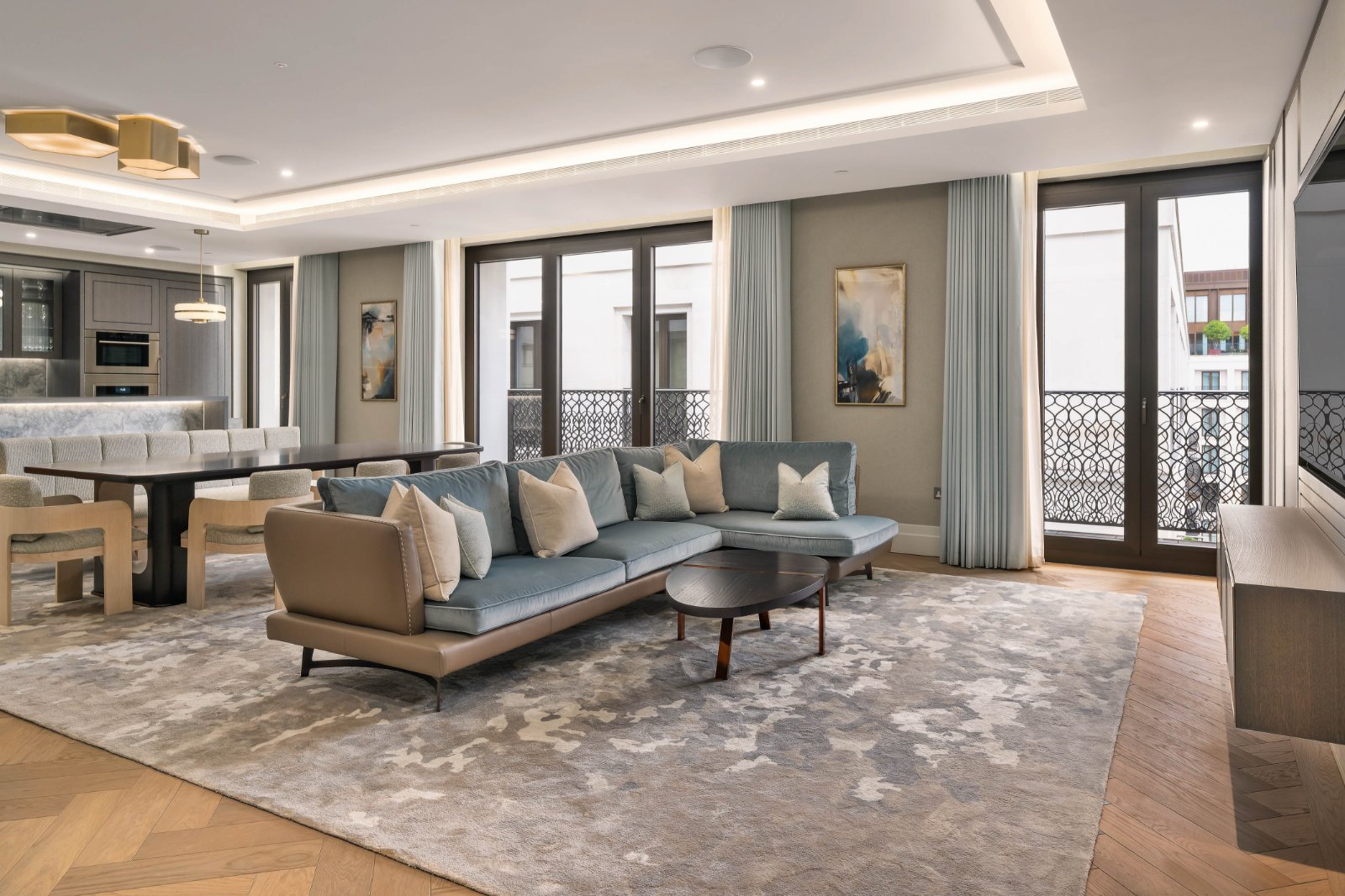 4 bedroom property for sale in London