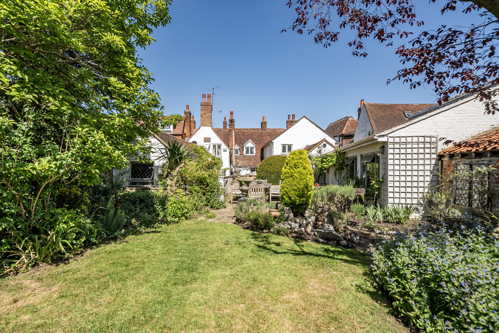 6 bedroom detached house for sale 0