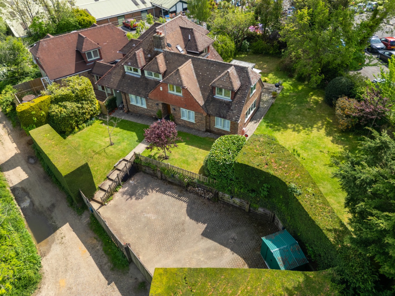 4 bedroom detached house for sale in Walton-on-Thames