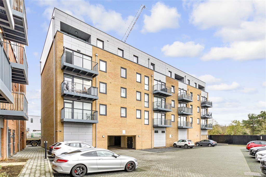 2-bed flat on Vauxhall Place, Dartford, £260,000