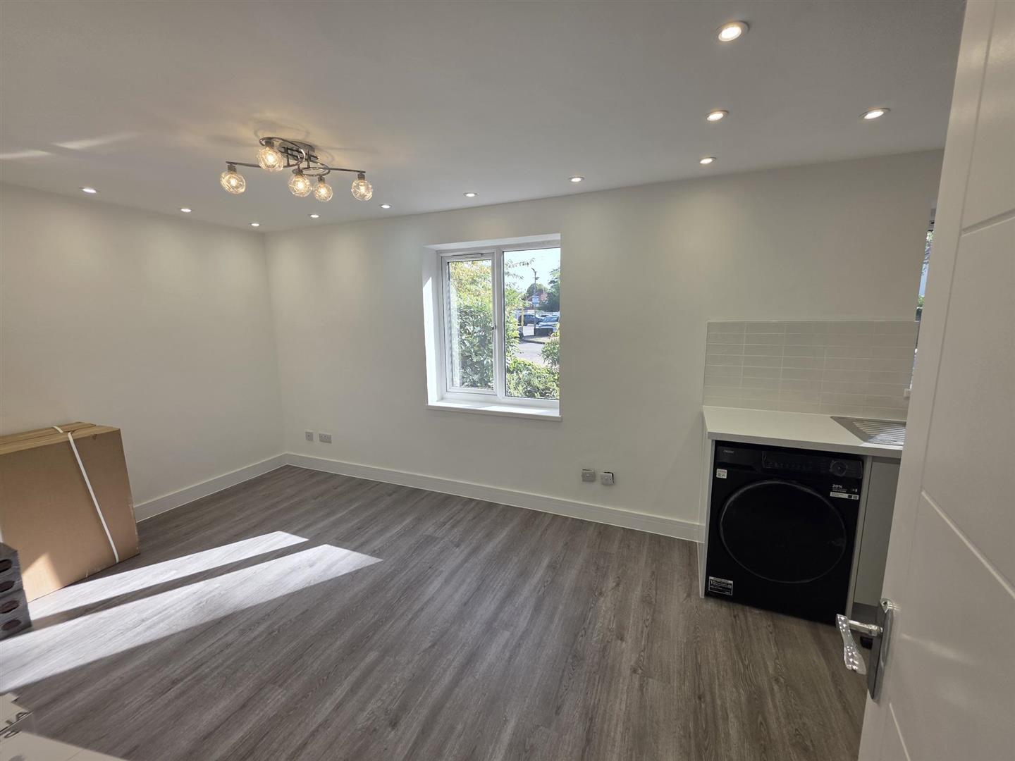 32, Mandeville Court, London photo 4