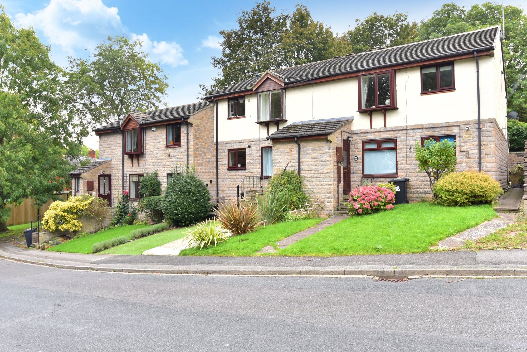 Free property report 84 Oakdale Glen, Harrogate, HG1 2JZ Chimnie