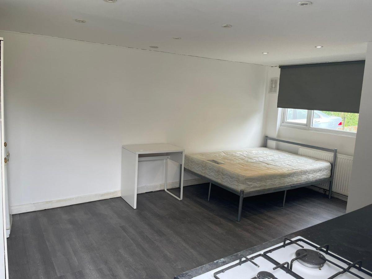 14, Pocklington Close, London photo 4