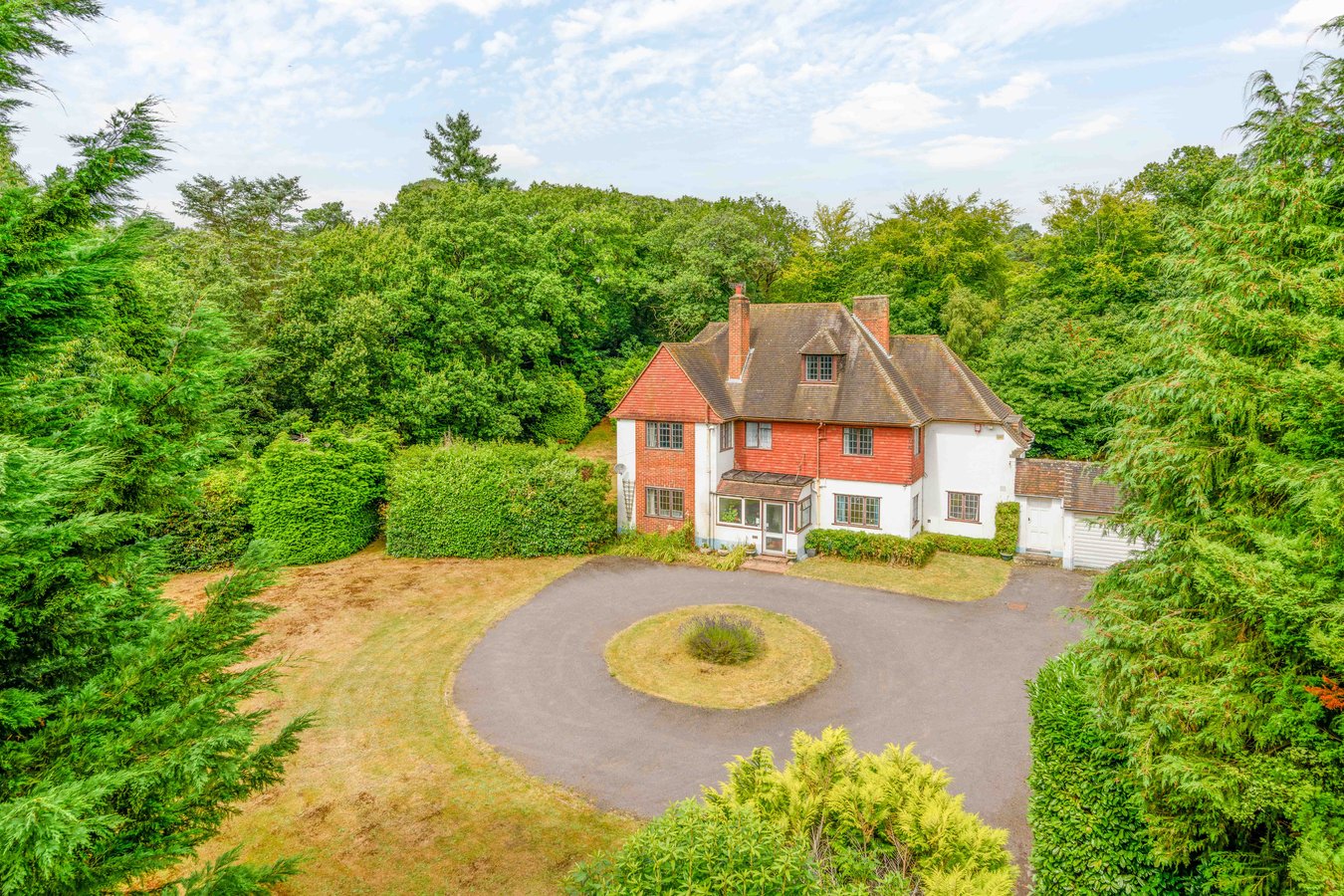 6 bedroom detached house for sale 0