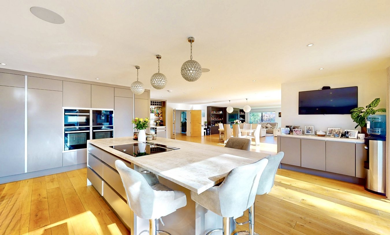 5 bedroom detached house for sale 0