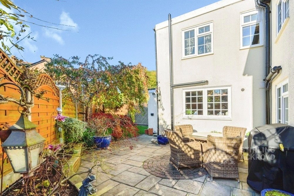 Camphill Road, Surrey photo 4