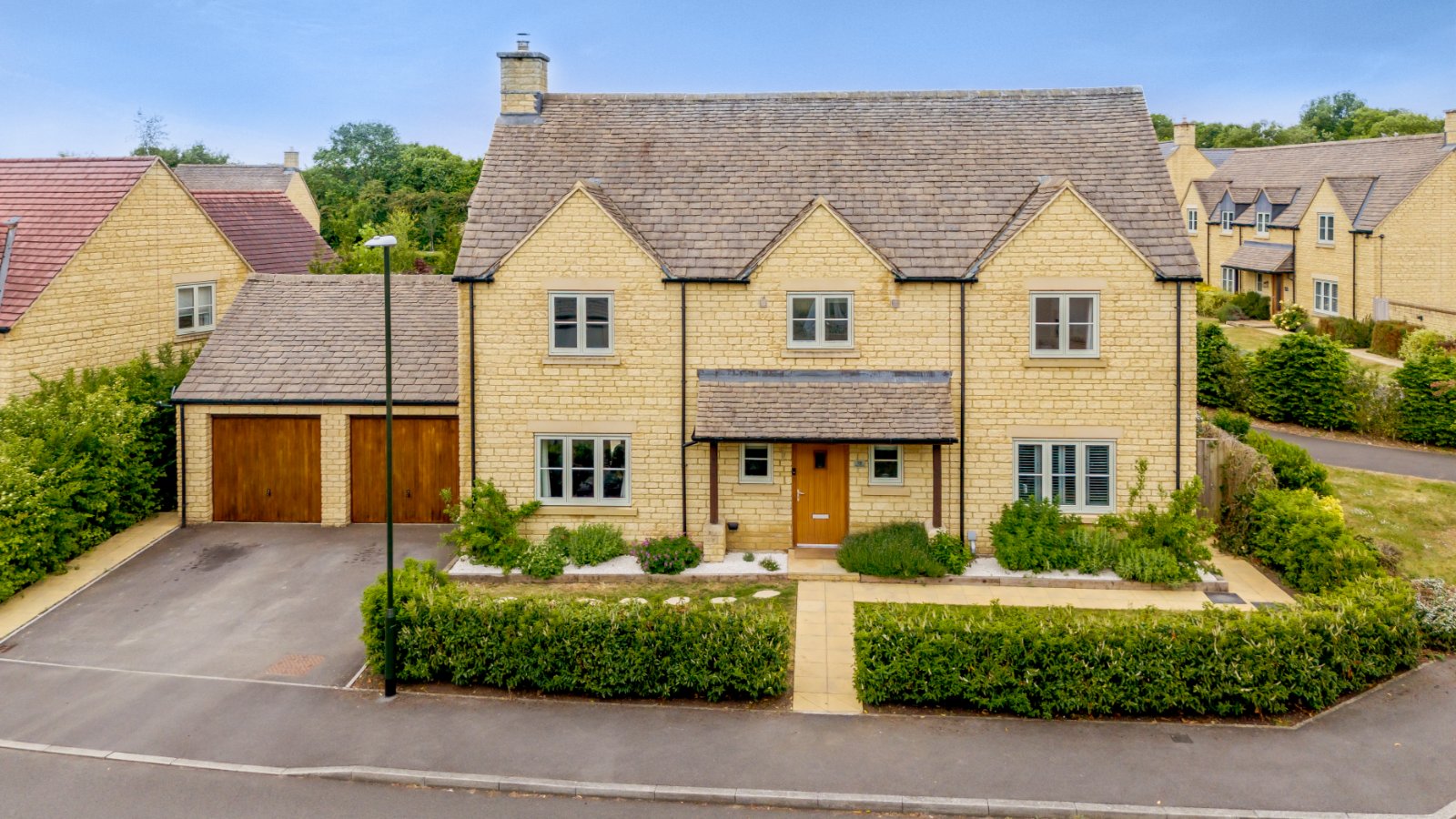 5 bedroom detached house for sale 0