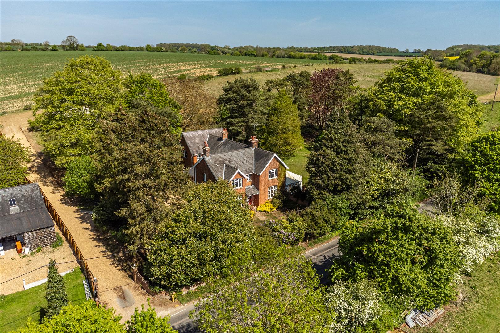 5 bedroom detached house for sale 0