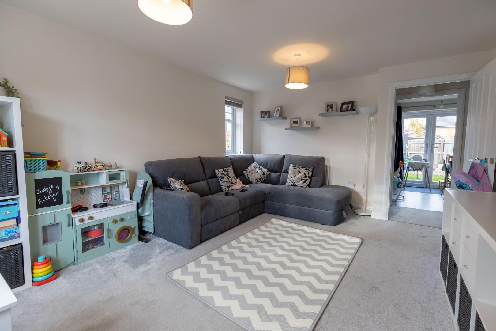 1, Hutchins Close, Overstone photo 2