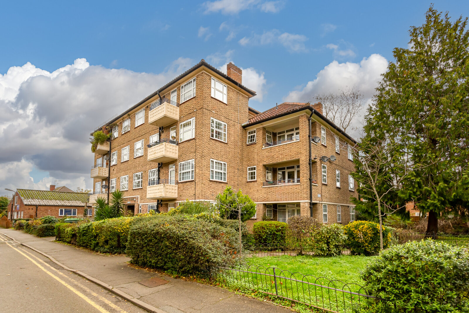 Free property report 5 Glebe Court, London Road, Mitcham, CR4 3NE - Chimnie