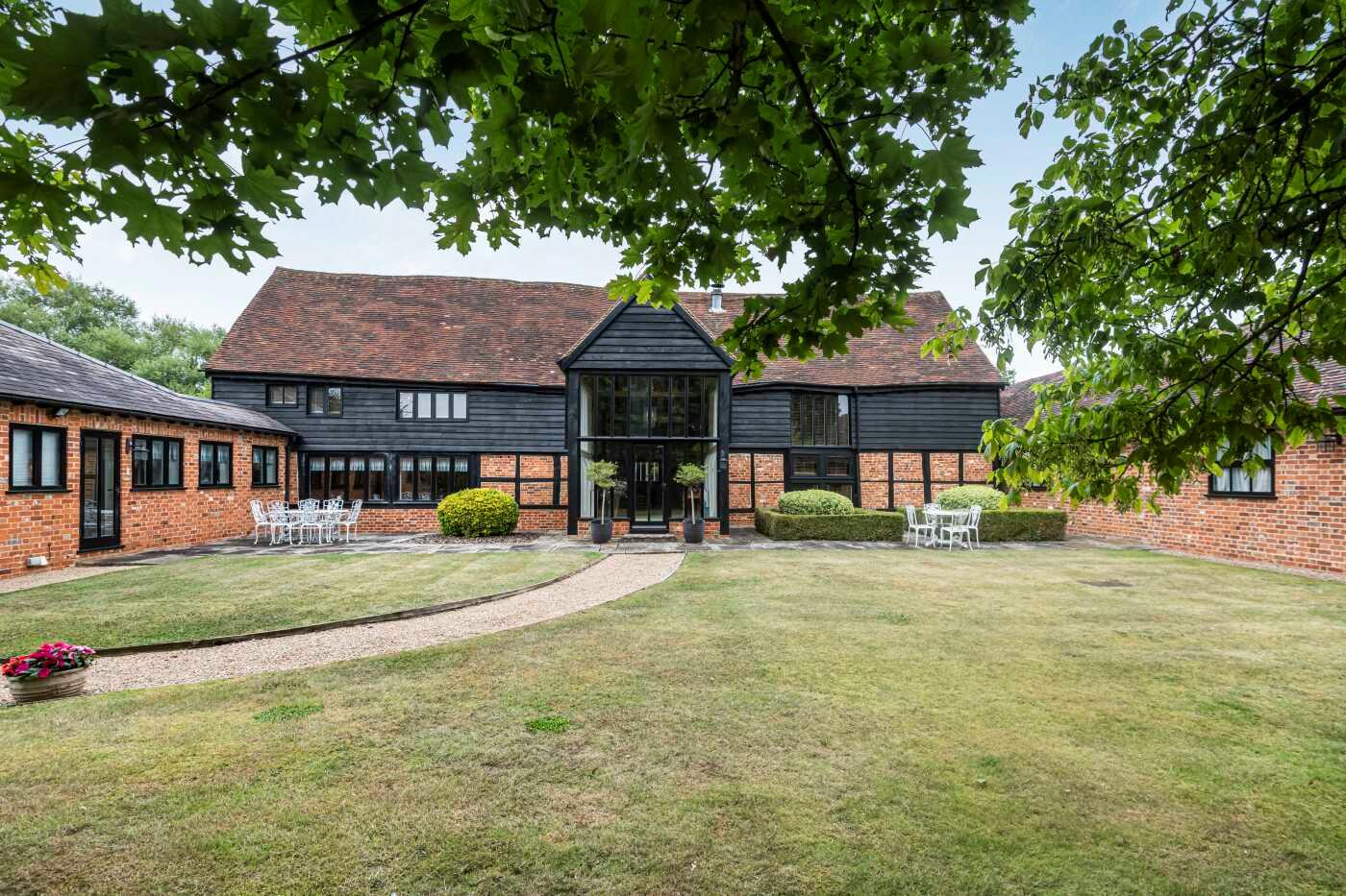 5 bedroom detached house for sale 0