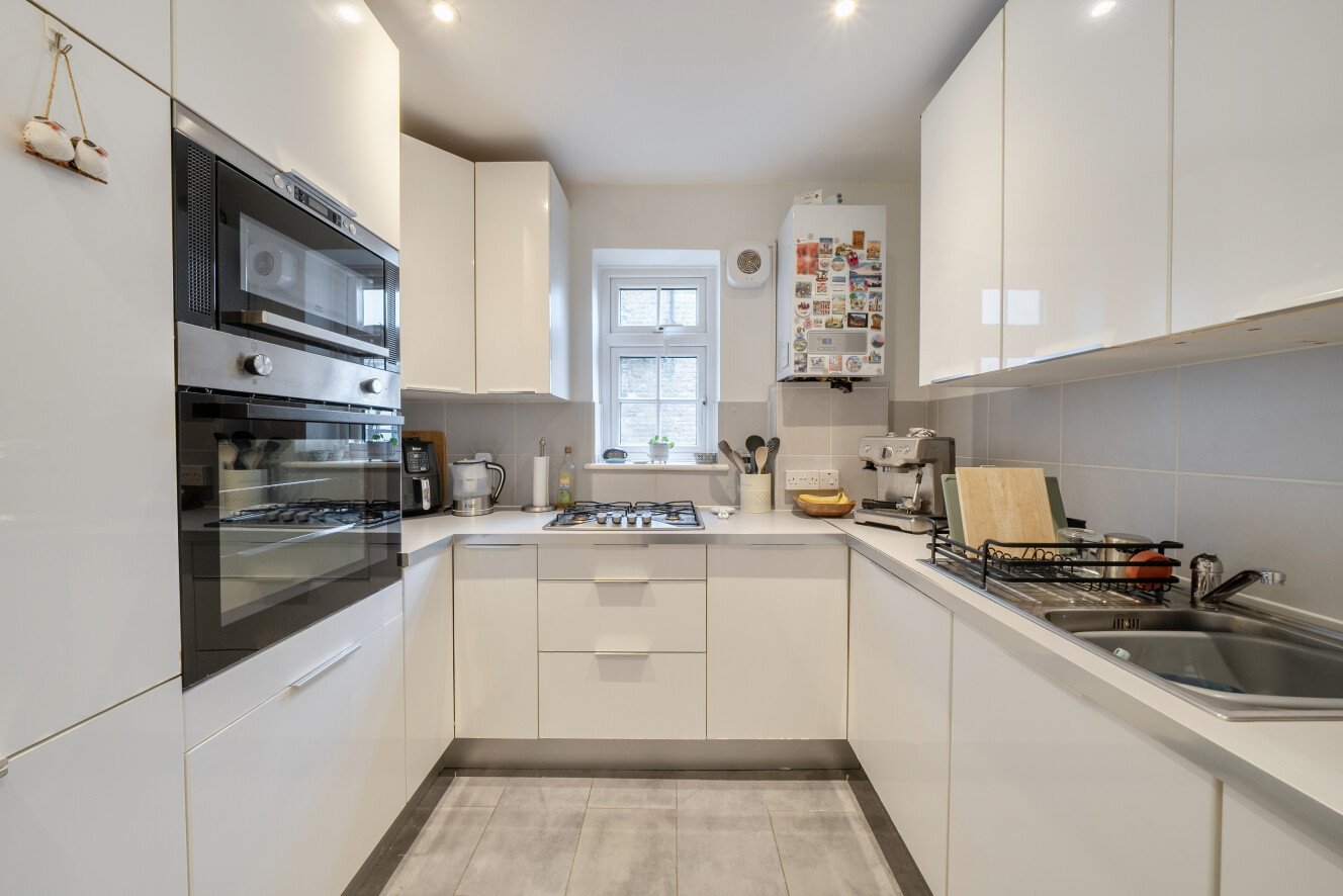 98b, Bolingbroke Grove, London photo 4