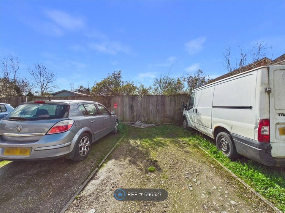 Beech Close, Hardwicke, Gloucester photo 4