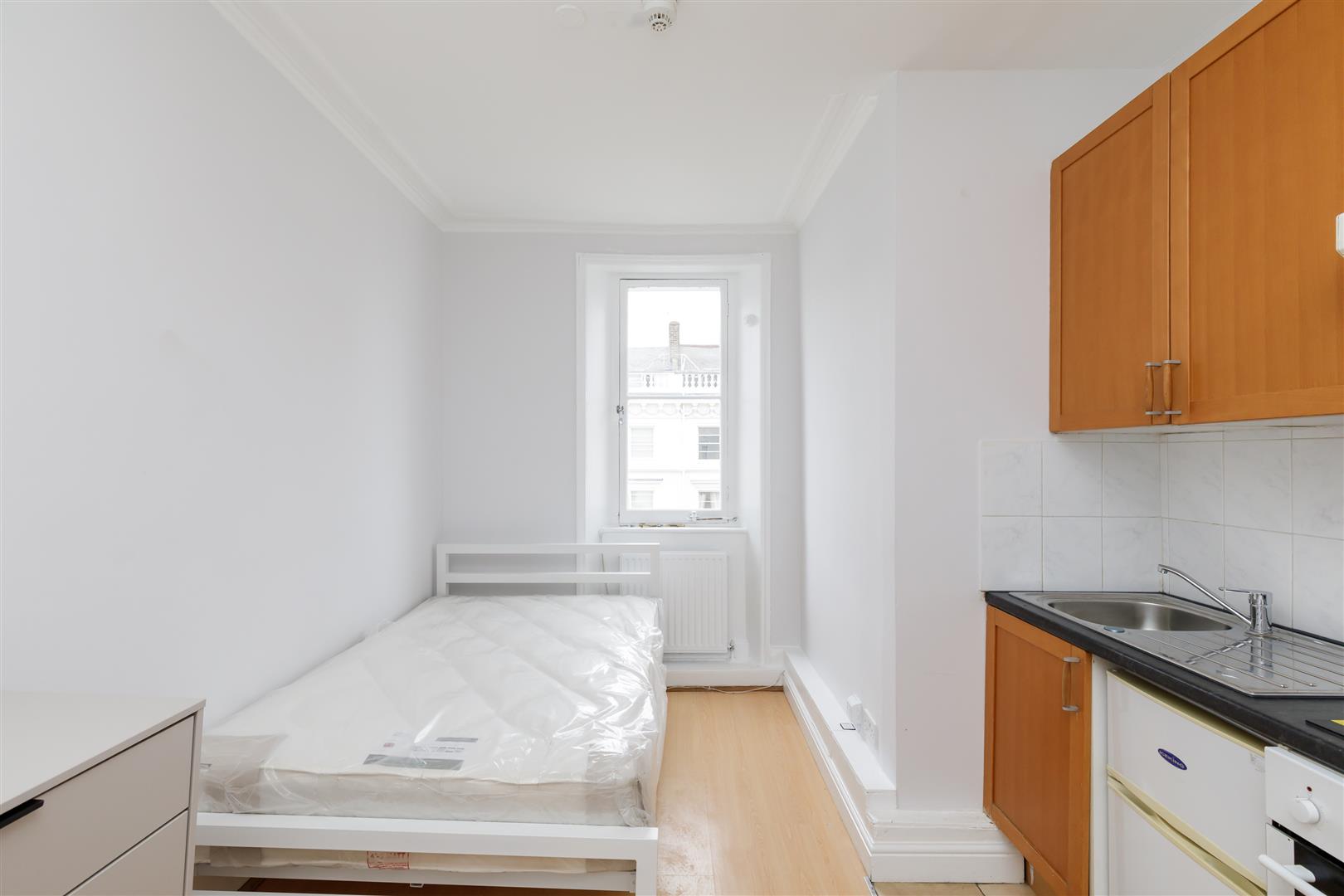Flat 14, 22, St Georges Drive, London photo 4