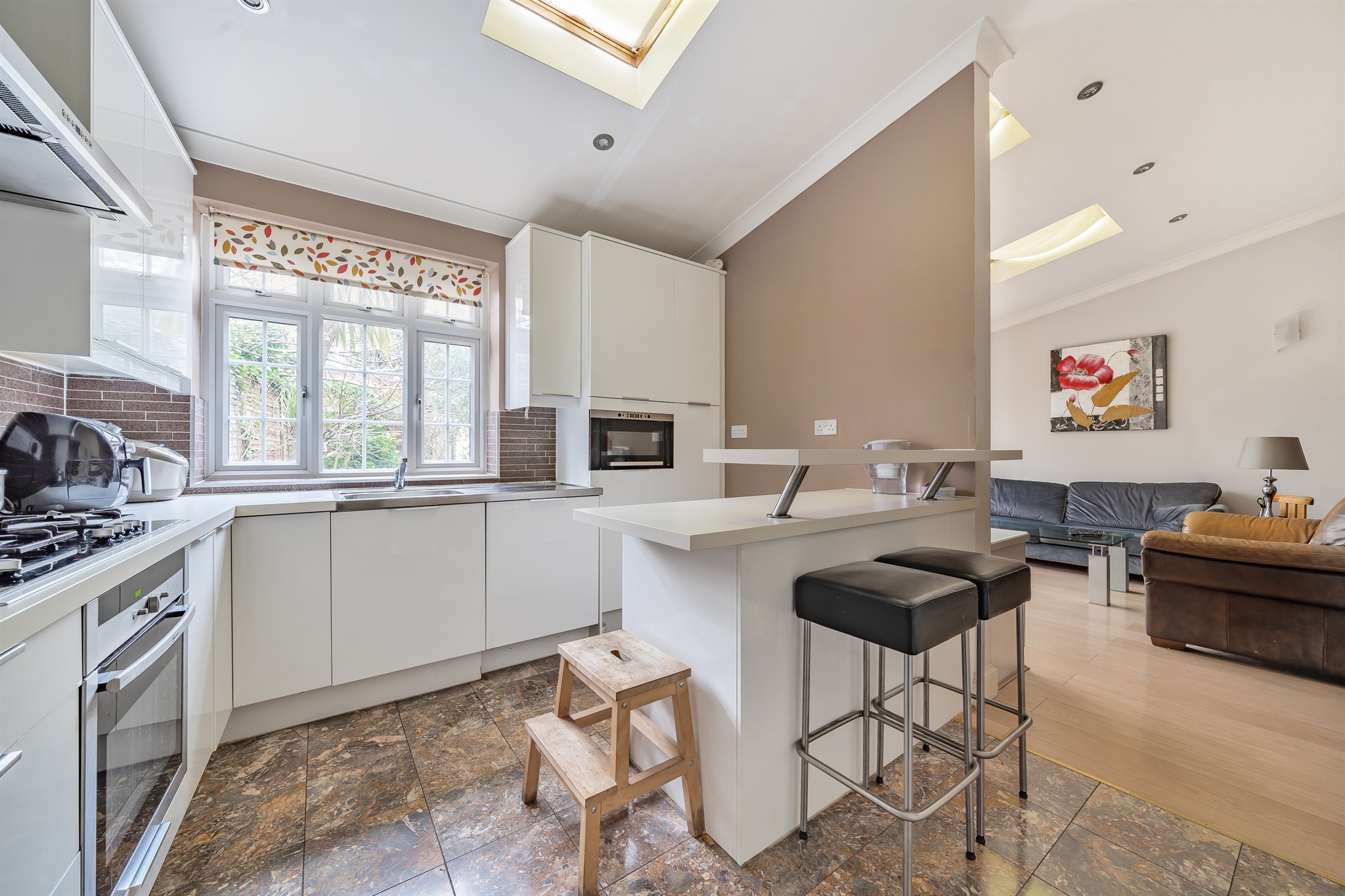 5 bedroom semi-detached house for sale 0