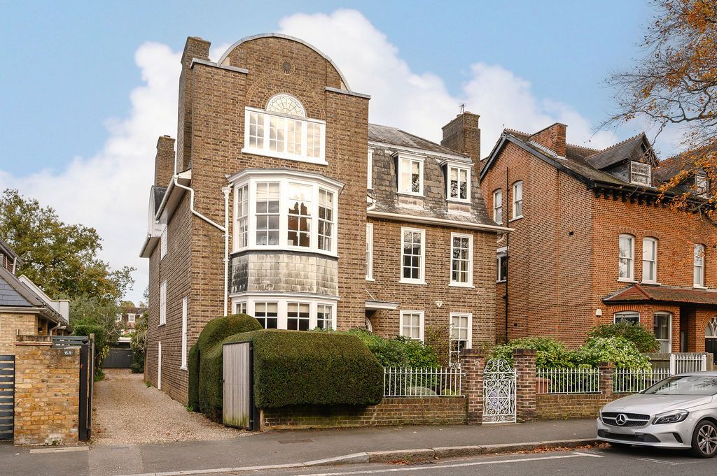 9 bedroom detached house for sale 0