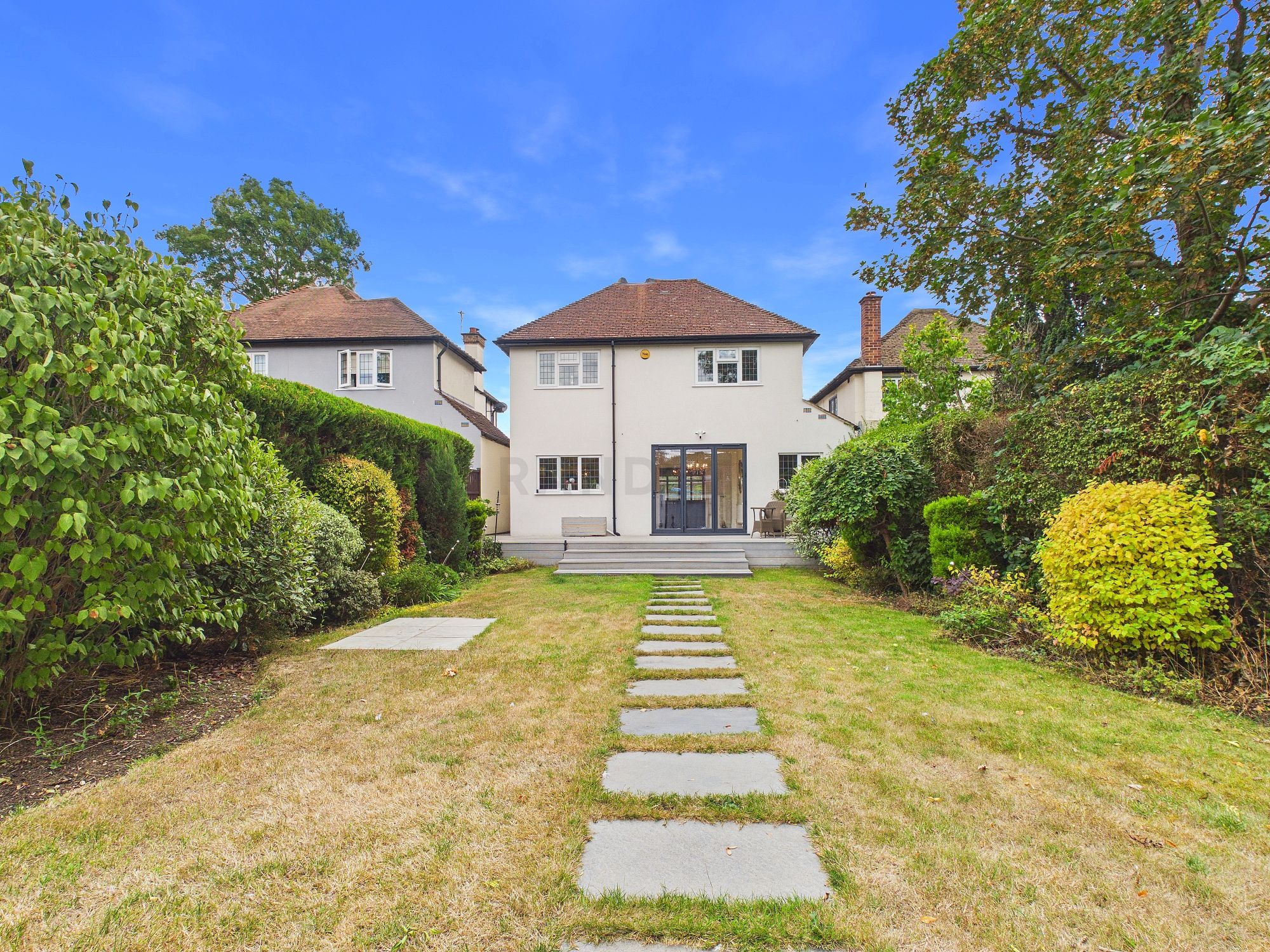 8 Bury Avenue, Ruislip photo 4