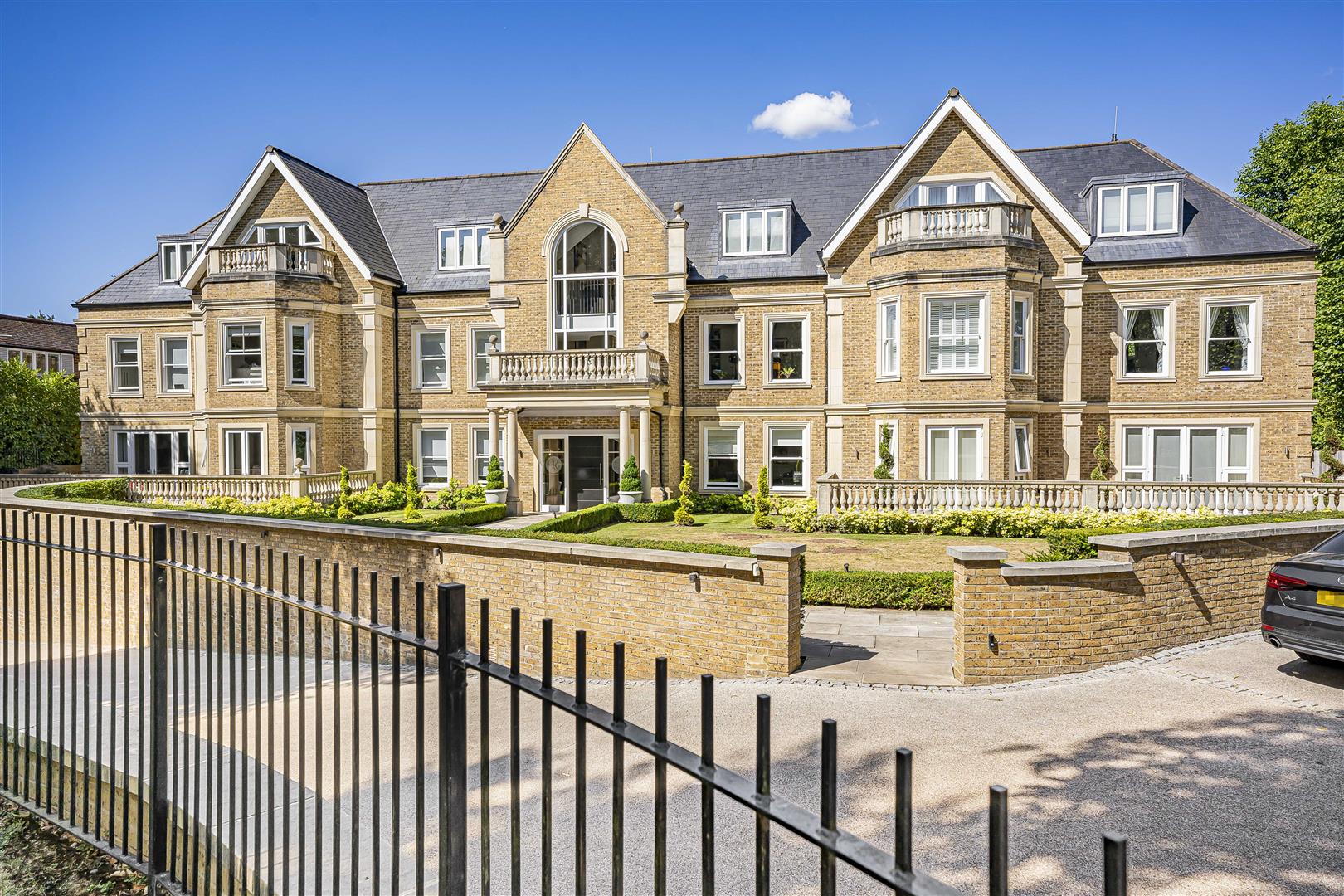 3 bedroom flat for sale 0