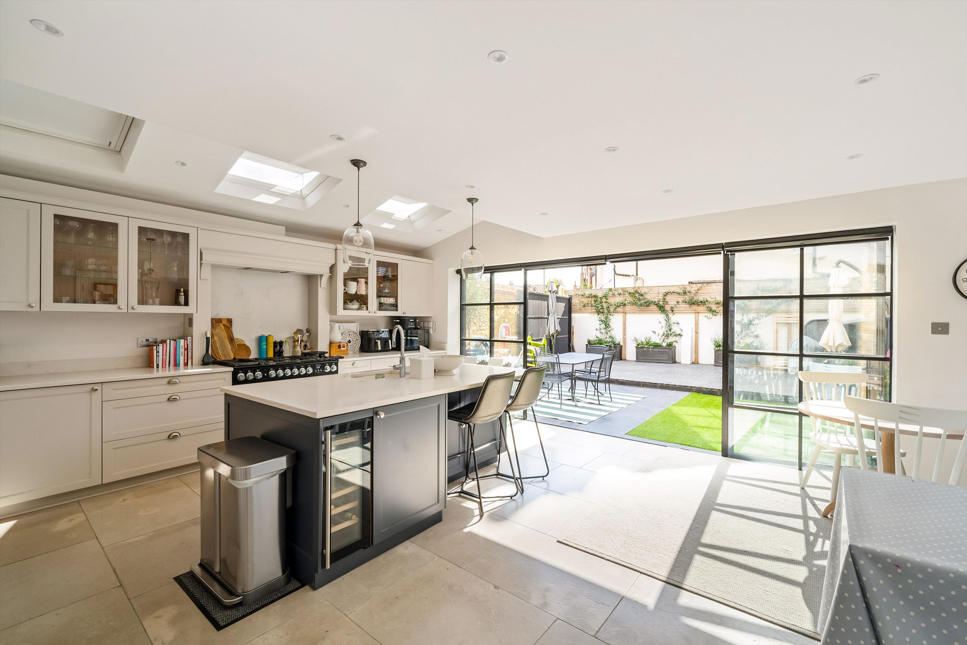 5 bedroom end terrace house for sale 0