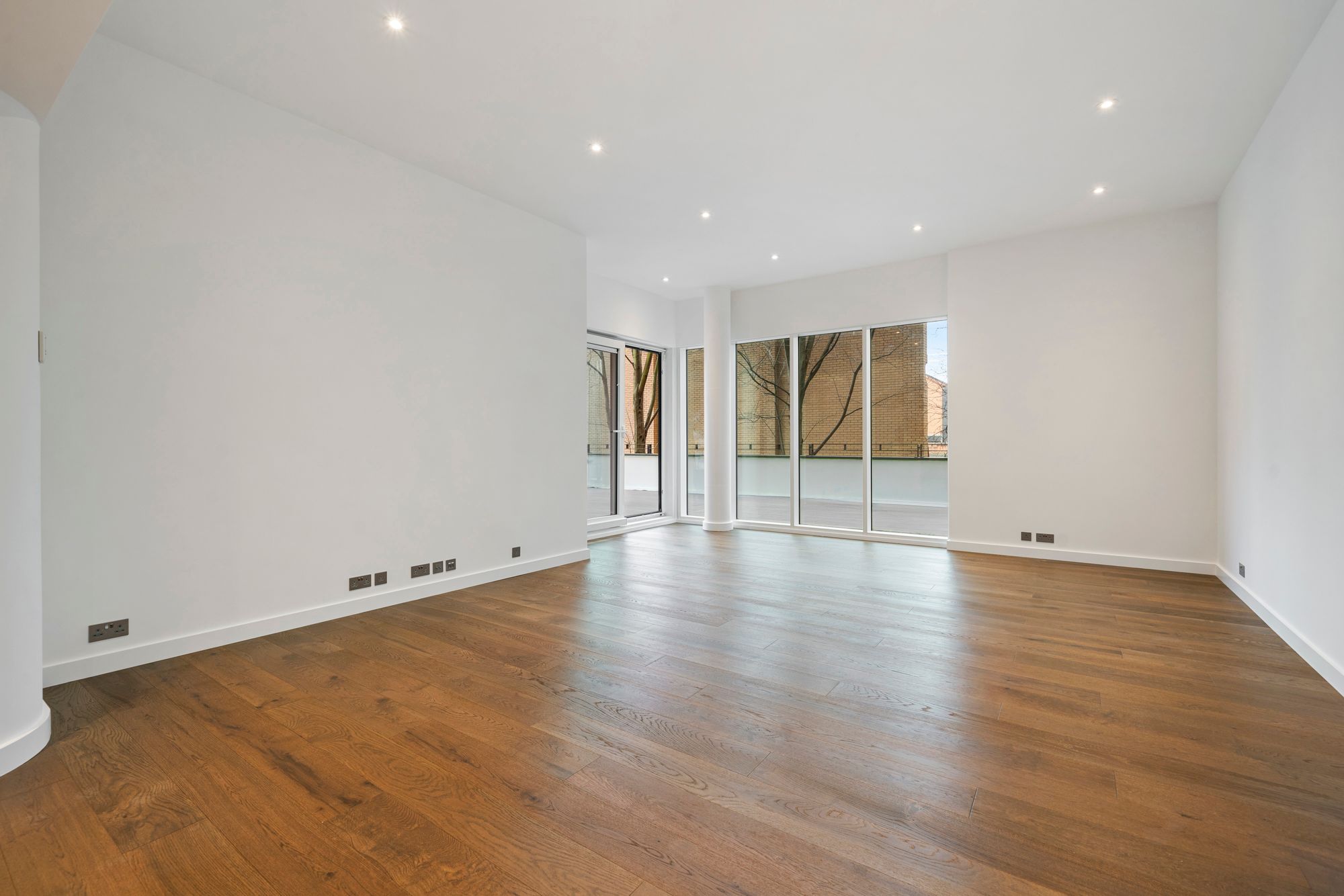 3 bedroom flat for sale 0