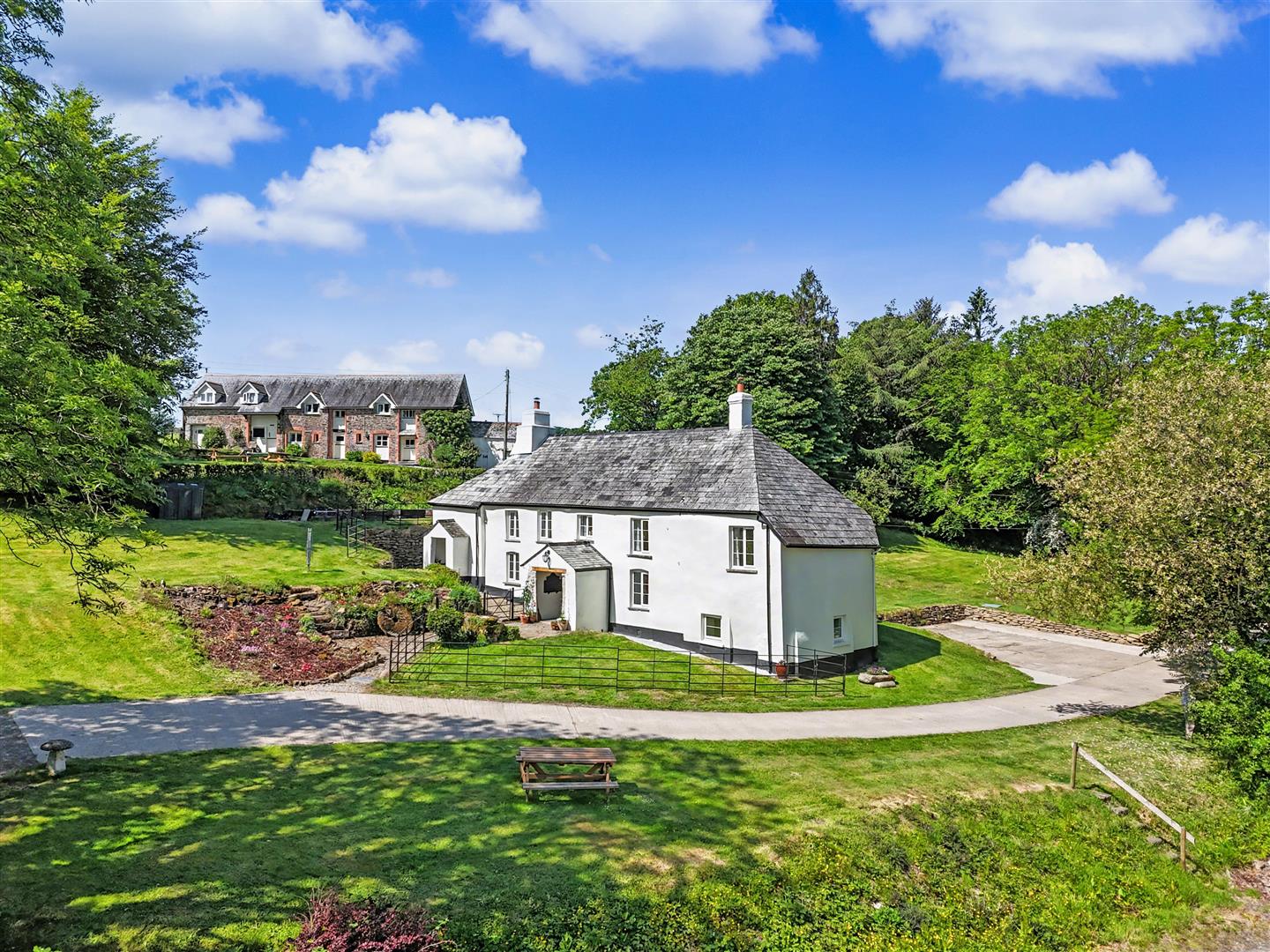 4 bedroom detached house for sale 0
