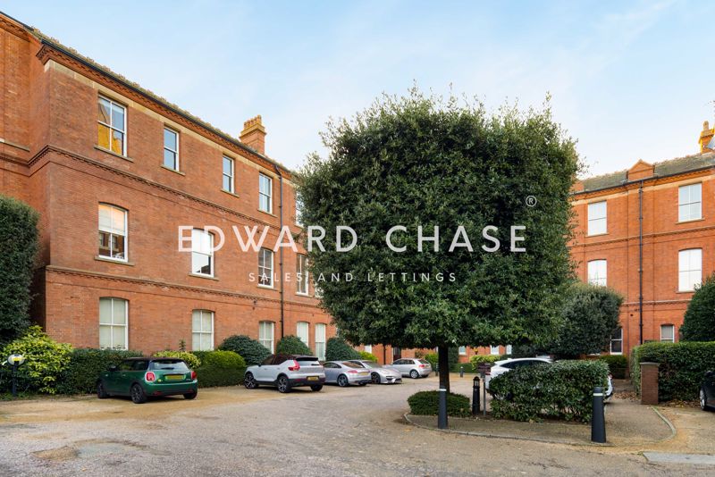 2-bed flat on 20 Tavistock House, Rosebury Square, Woodford Green, £550,000