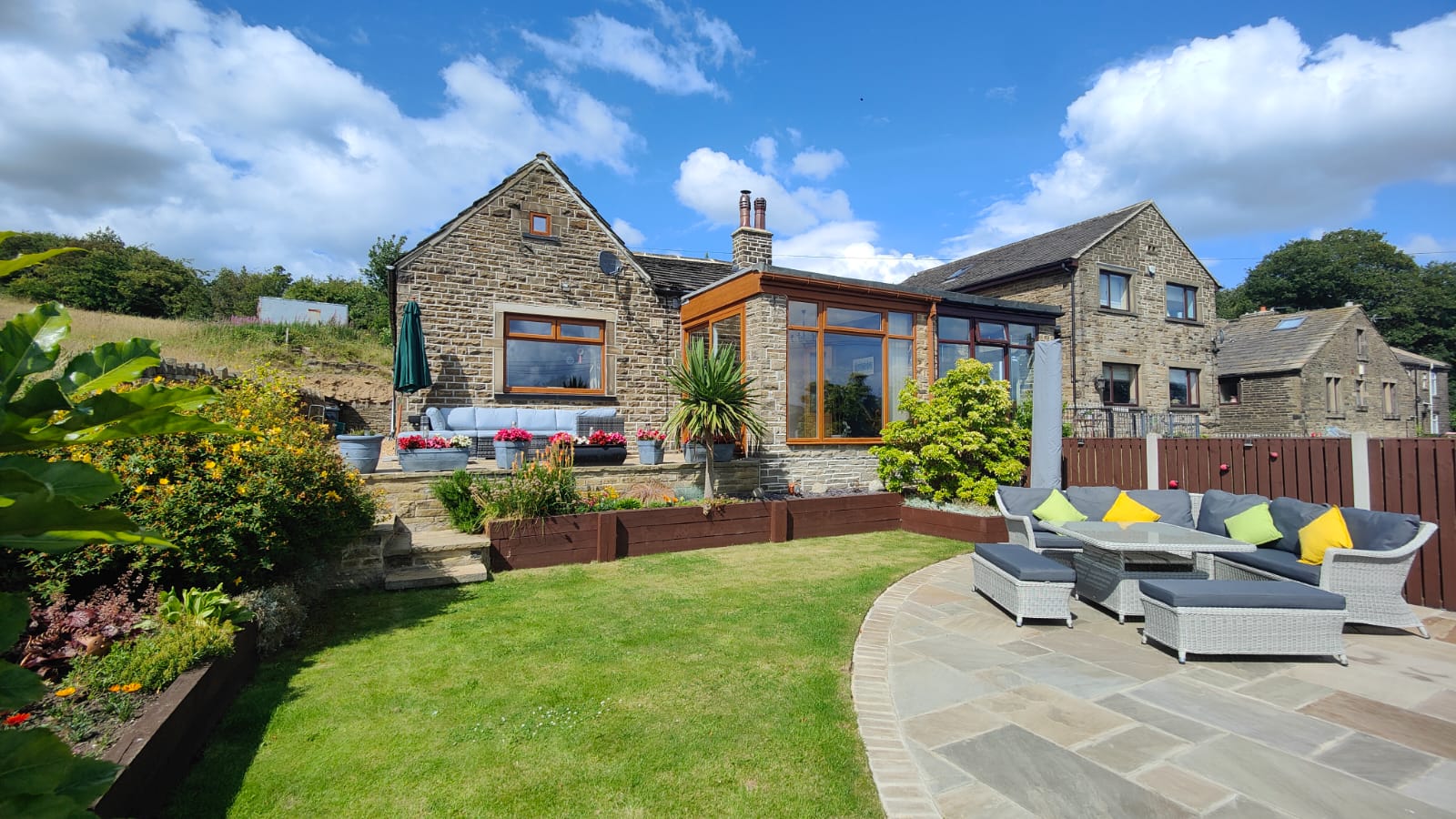 10, Close Head, Bradford photo 2