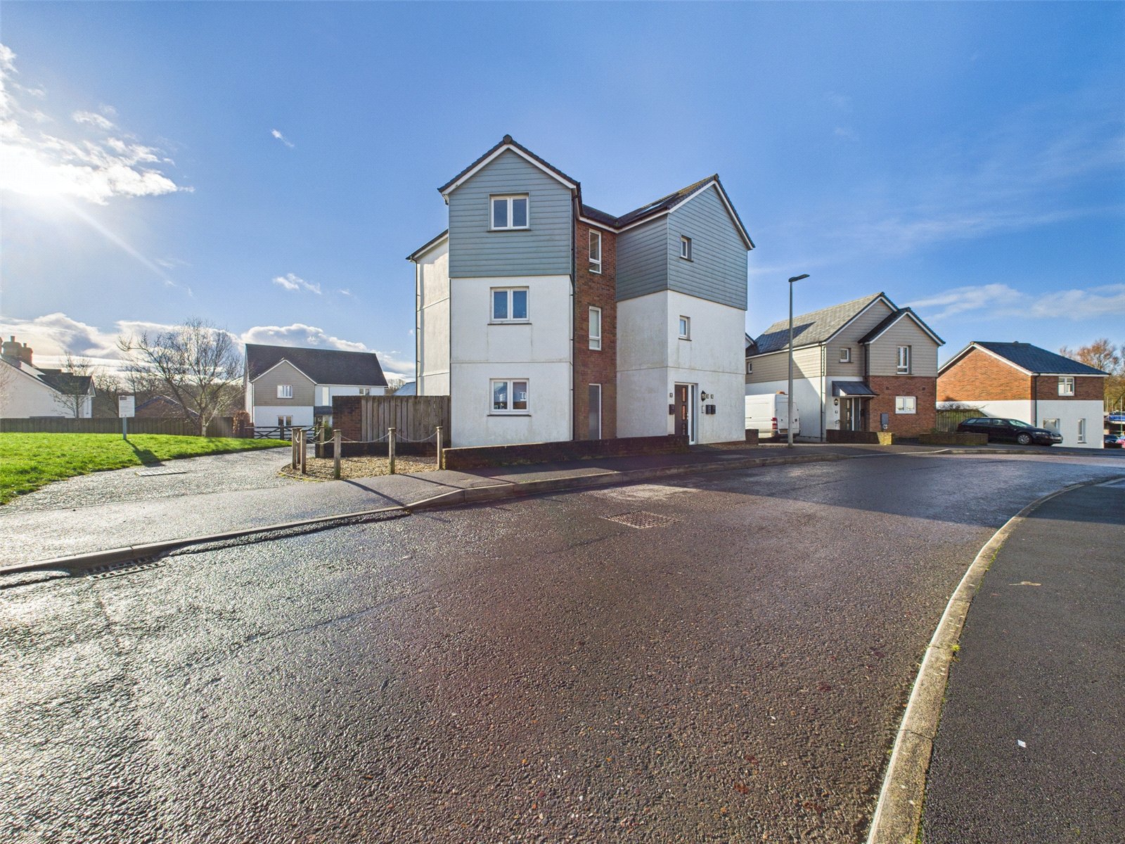 2-bed flat on 5, Brooks Avenue, Devon, £170,000