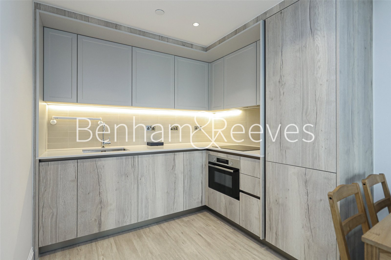 Flat 16 Pinnacle, 9, Woodall Way, London photo 3