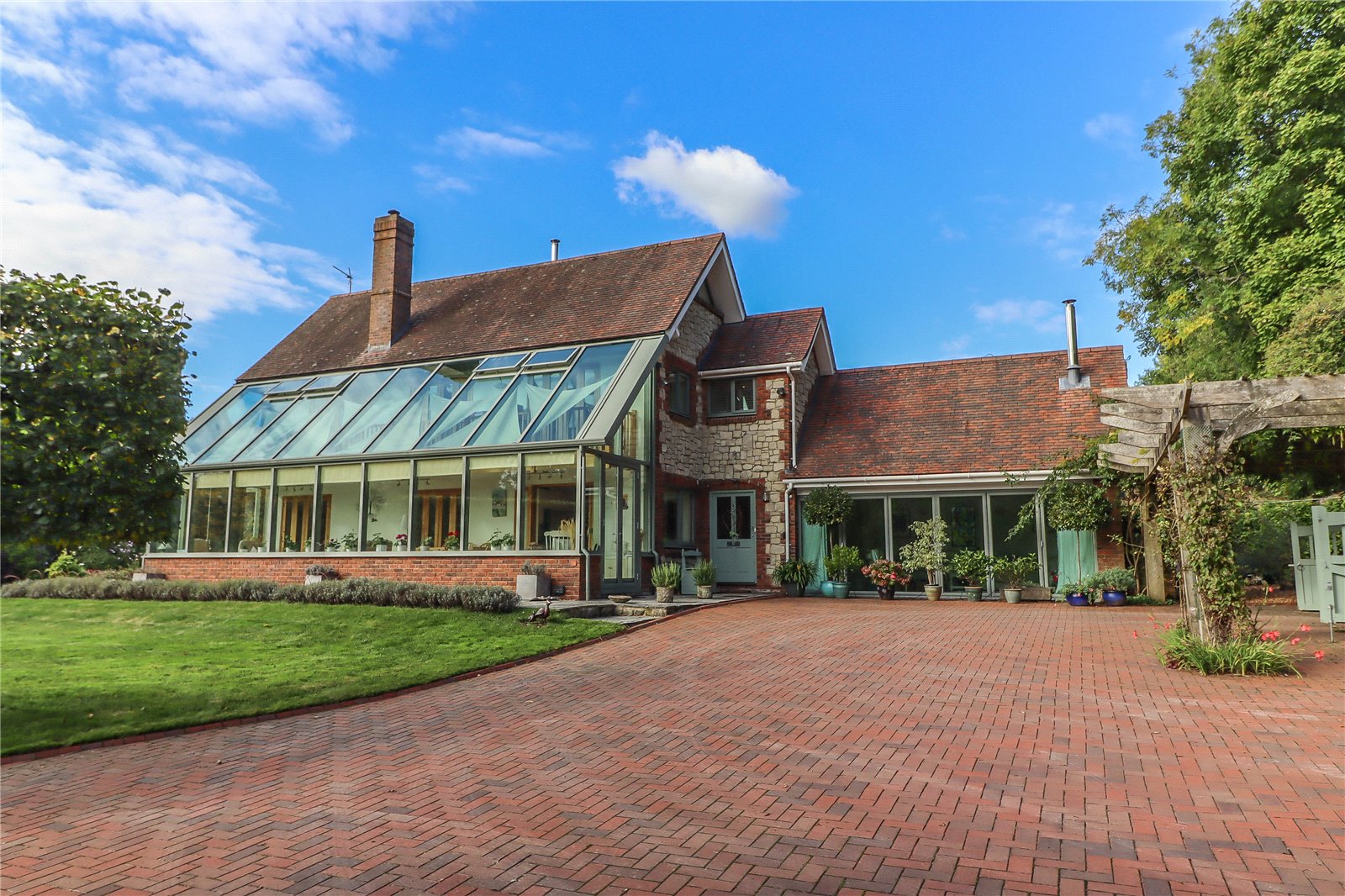 4 bedroom detached house for sale 0